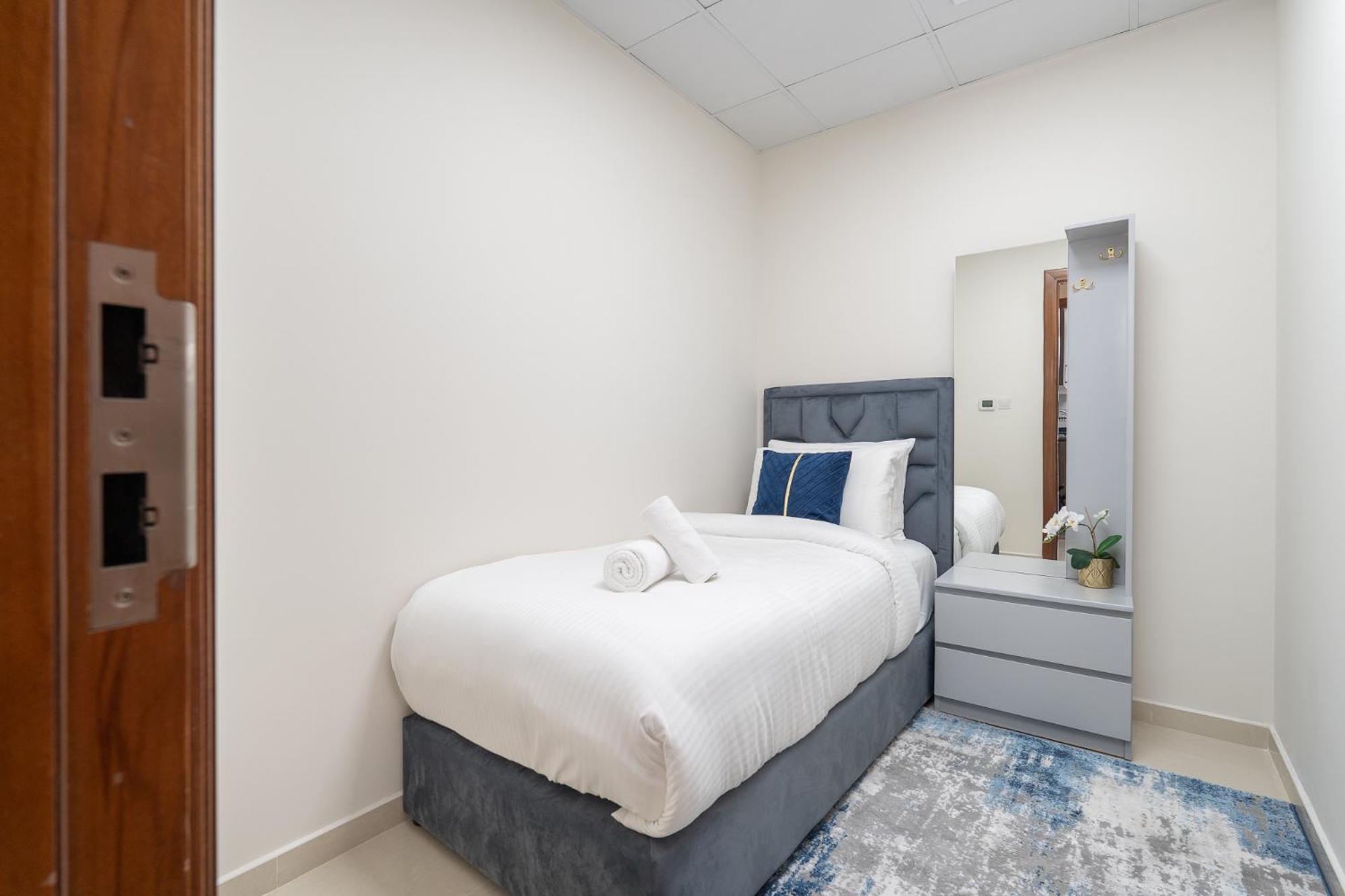 شقة Dunya Tower Luxury And 2 Min Walk To Mall And Burj Khalifa In Heart Of Downtown