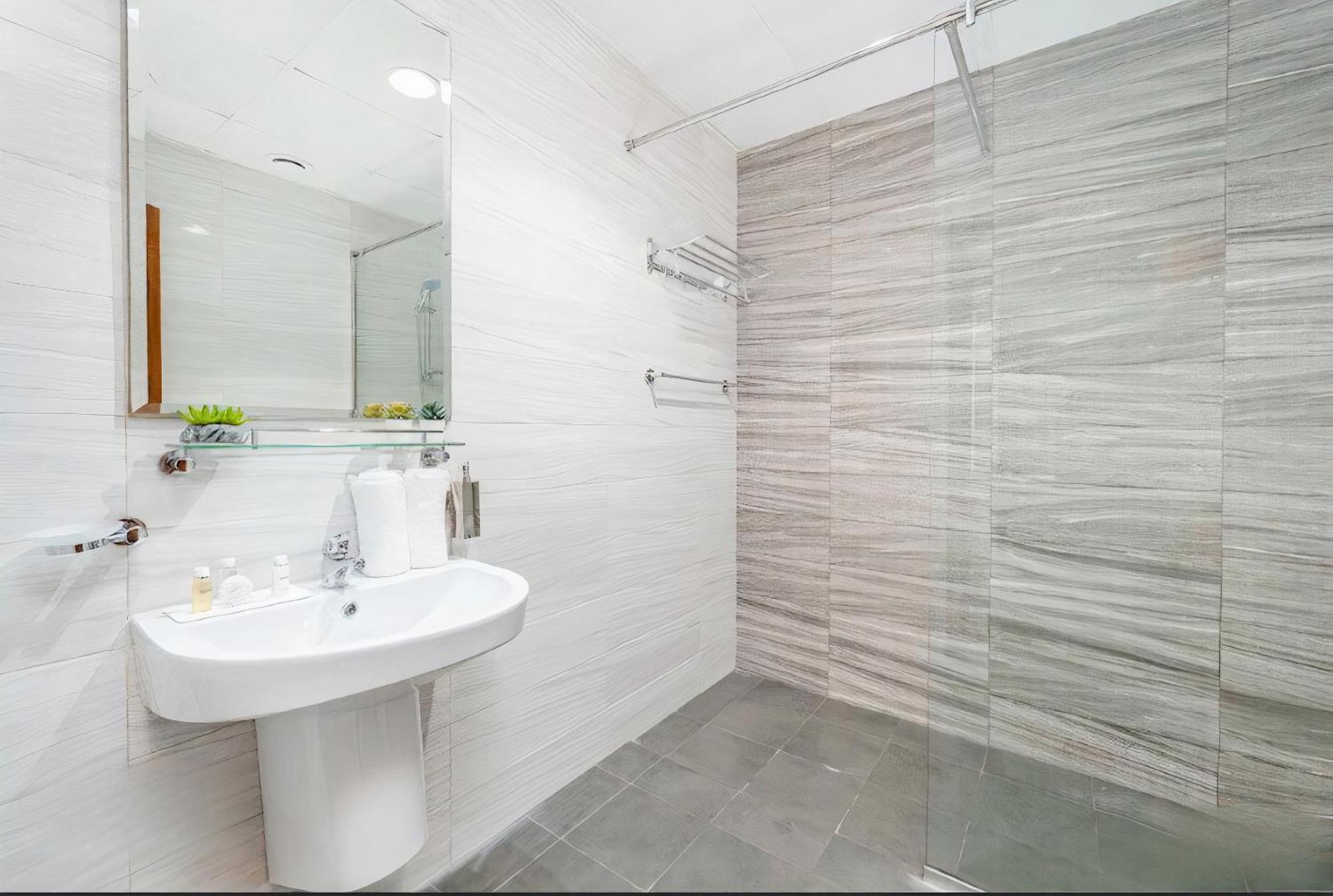Dunya Tower Luxury And 2 Min Walk To Mall And Burj Khalifa In Heart Of Downtown Appartement *